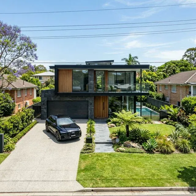 Knock-down rebuild with fresh contemporary facade